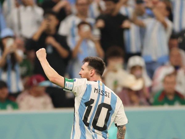 Аржентина победи Мексико с 2:0 във втория си двубой от