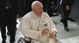 Кремъл заяви че приветства предложението на Ватикана да предостави платформа