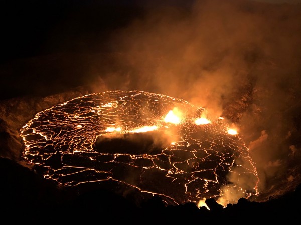 Най-големият активен вулкан в света Мауна Лоа в Хавай започна