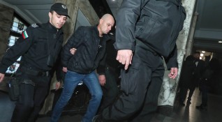 Захари Шулев обвинен в насилие над куче остава в ареста
