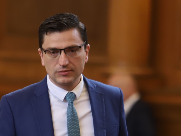 Венко Сабрутев - депутат от Продължаваме промяната, обвини служебния кабинет