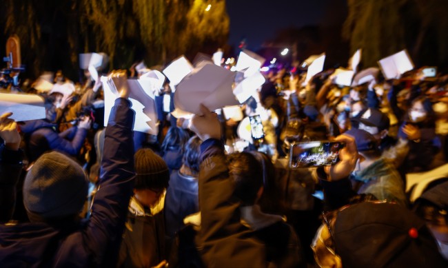 "Индипендънт": Демонстрациите в Китай са някак предреволюционни