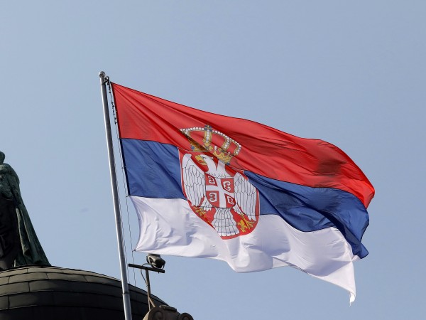 Правителството на Сърбия ограничи цените на основни хранителни продукти, съобщи