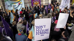 Великобритания очаква протести всеки ден през този месец съобщи Гардиън
