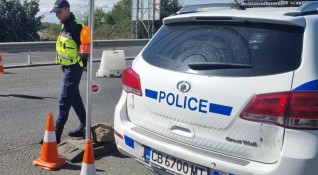 Дванадесет мигранти са задържани на автомагистрала Тракия от сливенски полицаи