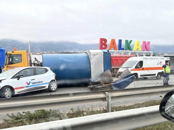 Тежка верижна катастрофа е станала на Околовръстното шосе в София.