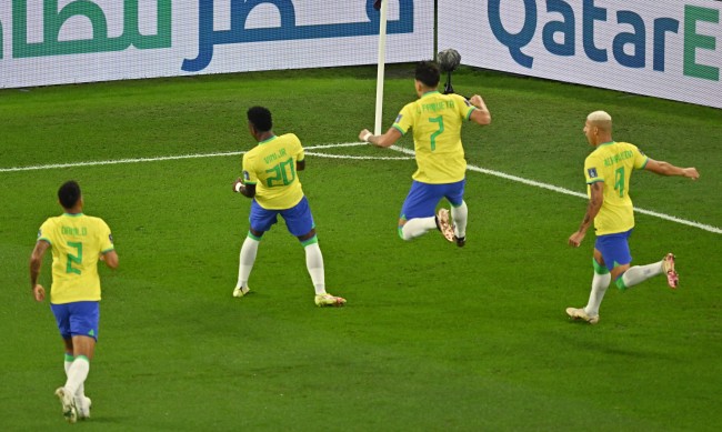 Бразилия разби Южна Корея и отива на 1/4-финал с Хърватия