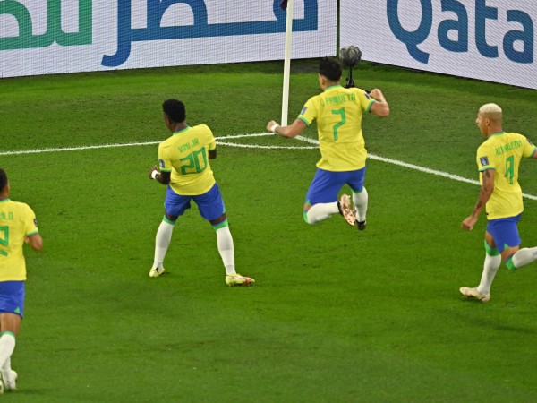 Бразилия се позабавлява и разби с 4:1 Южна Корея, за