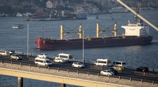 Задръстване с товарни кораби се получи край бреговете на Турция
