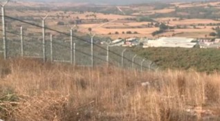 Кадри от 3 октомври с прострелян сириец на българо-турската граница