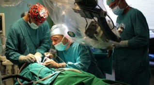 В Клиниката по УНГ болести на УМБАЛ Бургас спасиха 11 годишно