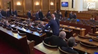 Депутатите приеха на първо четене два отделни антикорупционни закона внесени
