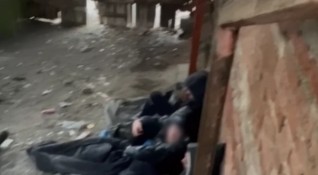 Български граничари държали мигранти в тухлена барака използвана за арест