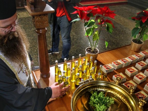 Православната църква чества на 9 декември зачатие на Света Анна.