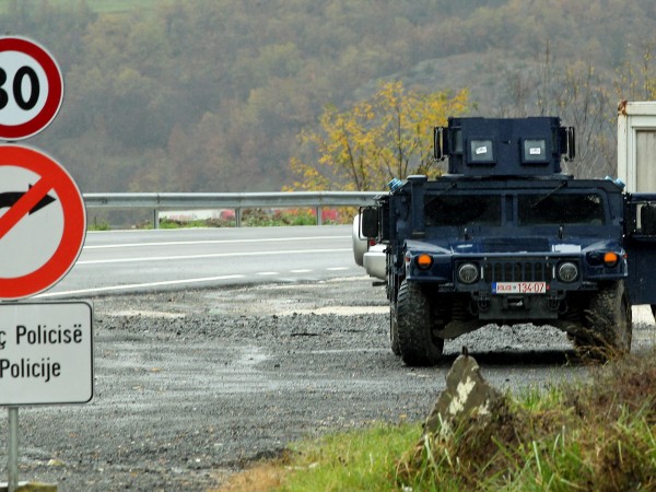 Един полицай е бил ранен снощи в Косовска Митровица, след
