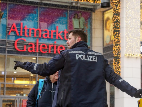 Германската полиция съобщи, че заложническата криза в търговския център Алтмаркт-Галери