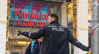 Германската полиция съобщи че заложническата криза в търговския център Алтмаркт Галери