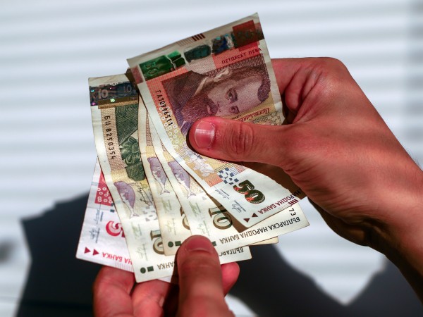За цял 8-часов работен ден българите получават пари, които стигат