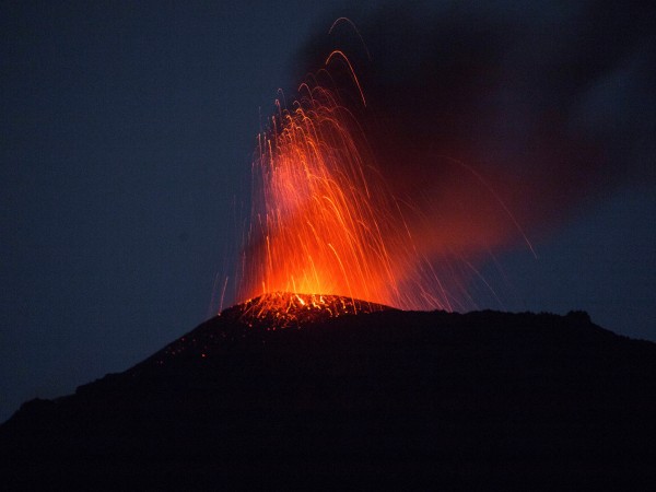 Един от най-активните вулкани в Централна Америка изригна отново, изхвърлената