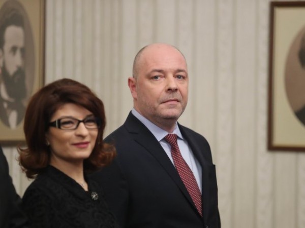 ГЕРБ-СДС връща папката с изпълнения мандат на президента Румен Радев.