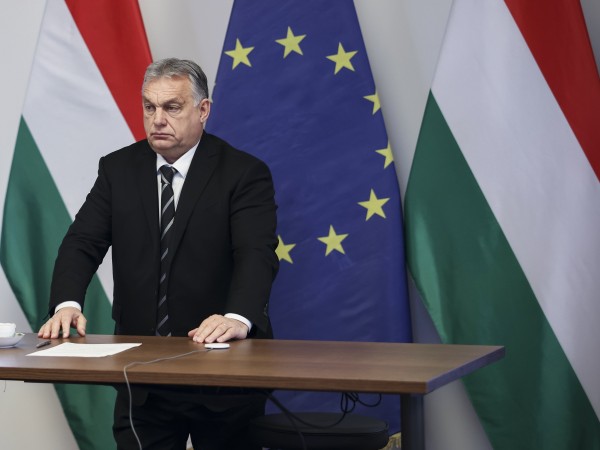 Премиерът на Унгария публикува шега с Европейския парламент, съобщи Политико.