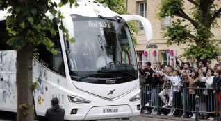 Първият автобус амфибия започна работа в Париж съобщи Нова