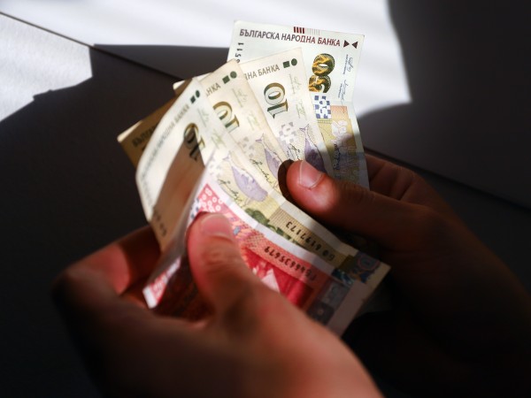 Размерът на средния осигурителен доход за страната за месец октомври