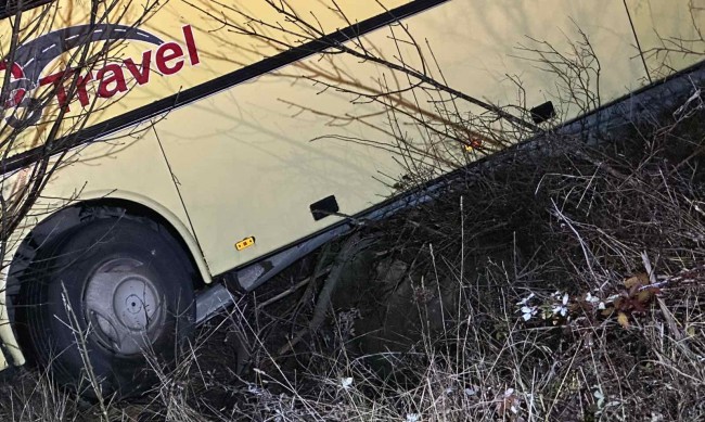 12 от ранените в автобусната катастрофа остават в болници