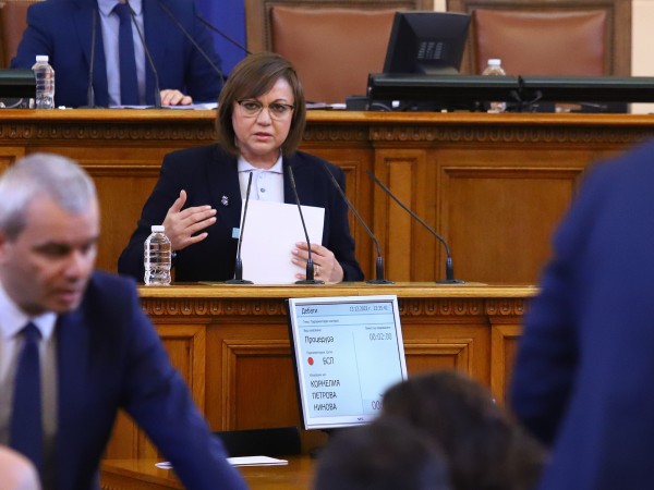 Лидерът на БСП Корнелия Нинова призова председателя на Народното събрание