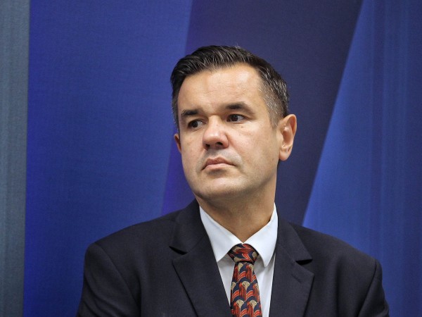 Министърът на икономиката Никола Стоянов отговори във Facebook на обвиненията
