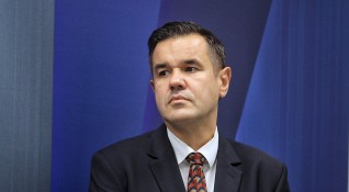 Министърът на икономиката Никола Стоянов отговори във Facebook на обвиненията