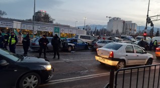 При катастрофата между девет коли в центъра на София има