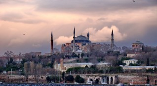 Туристите в Турция ще бъдат облагани с 2 данък върху