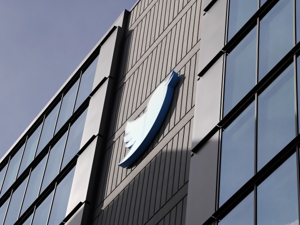 Платформата Туитър спря правата на акаунт, следял движението на личния