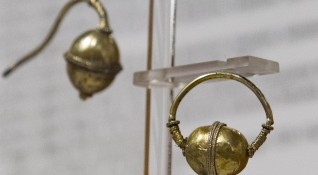 Вицепрезидентът Илияна Йотова откри изложбата Древни находки Нови открития Археологически