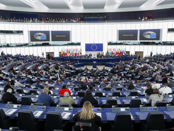 Европейският парламент гласува за преустановяване на всякаква работа, свързана с