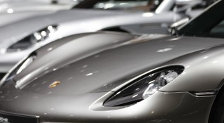 Въпреки съществуващите санкции руските богаташи продължават да внасят луксозни автомобили