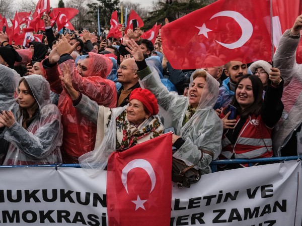 Голяма демонстрация се проведе на централния площад на Истанбул, съобщи