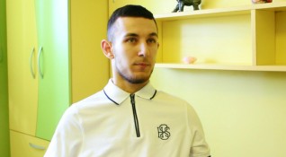 Преди четири години талантливият футболист на Добруджа Емо Ангелов претърпява