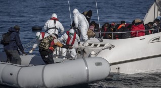Двумесечно бебе е било извадено мъртво от корабокрушение на мигрантски
