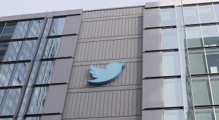 Платформата Туитър възстанови акаунтите на журналисти които бяха със спрян