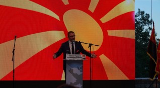 Македонските радикални партии анархистката проруска левица и плагиатската ВМРО ДПМНЕ с