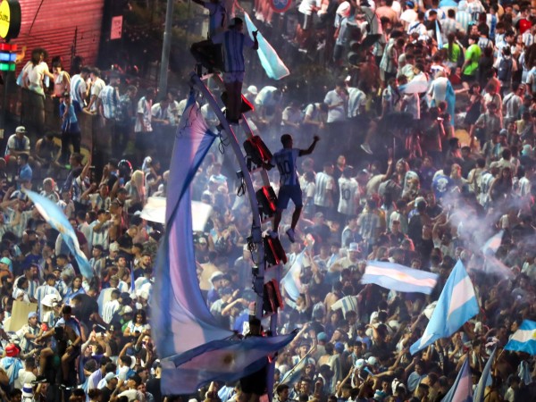 Феновете на Аржентина по цял свят празнуват след победата на