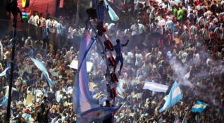 Феновете на Аржентина по цял свят празнуват след победата на