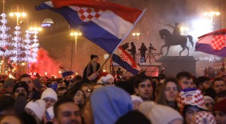 Десетки хиляди фенове посрещнаха хърватския национален отбор по футбол на