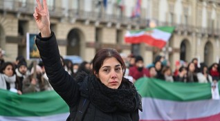 Протестиращите в Иран все повече се съсредоточават върху оказването на
