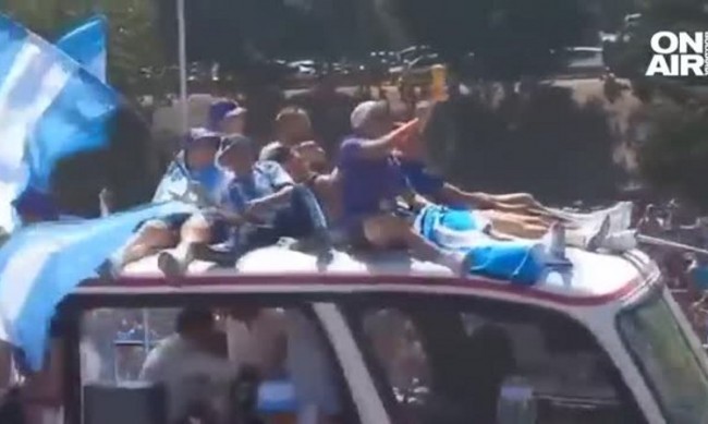 Заради фенове евакуираха с хеликоптер шампионите от Аржентина