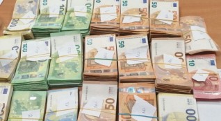 Служители от Митническия пункт Лесово откриха недекларирани 50 000 евро