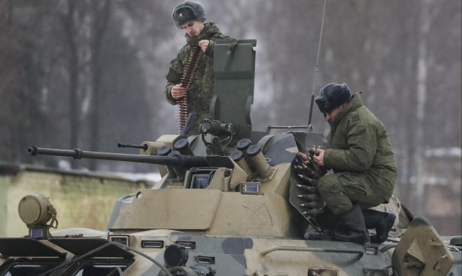 Руснаците наричат герои военните, биещи се в "горещи точки"