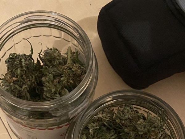 Повече от половин килограм марихуана откриха полицаи при проверка на